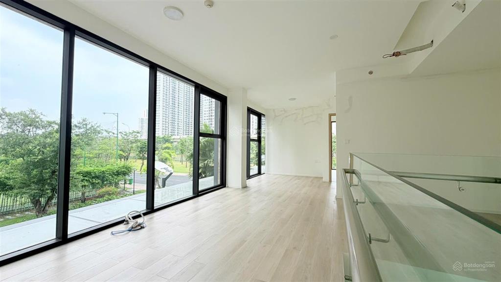 Bán shophouse mặt sảnh 2 mặt tiền tại masteri centre point, 17,5 tỷ, 144m2 bao đẹp tốt