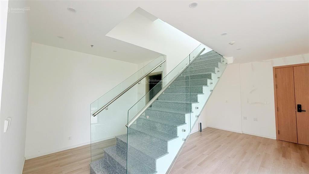 Bán shophouse mặt sảnh 2 mặt tiền tại masteri centre point, 17,5 tỷ, 144m2 bao đẹp tốt
