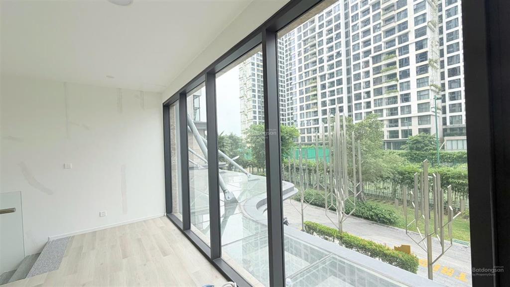 Bán shophouse mặt sảnh 2 mặt tiền tại masteri centre point, 17,5 tỷ, 144m2 bao đẹp tốt