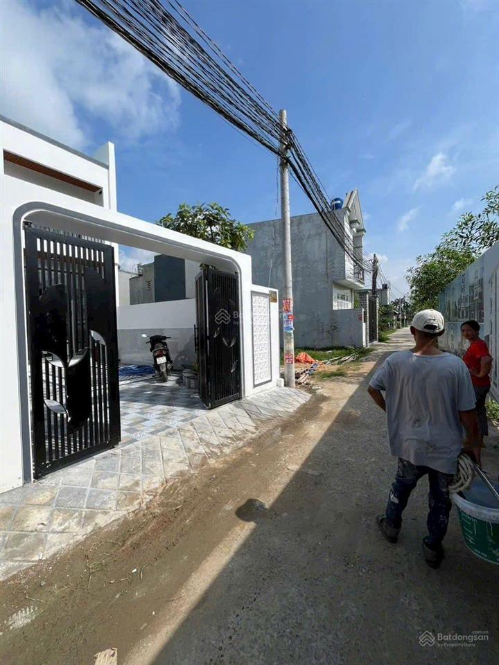 Bán gấp nhà mặt phố đt 824, 150m2, 2,899 tỷ, 3pn, 3wc, đầy đủ nội thất