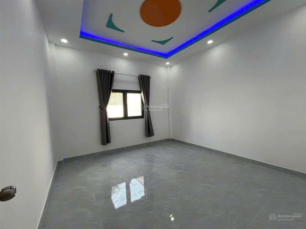 Bán gấp nhà mặt phố đt 824, 150m2, 2,899 tỷ, 3pn, 3wc, đầy đủ nội thất