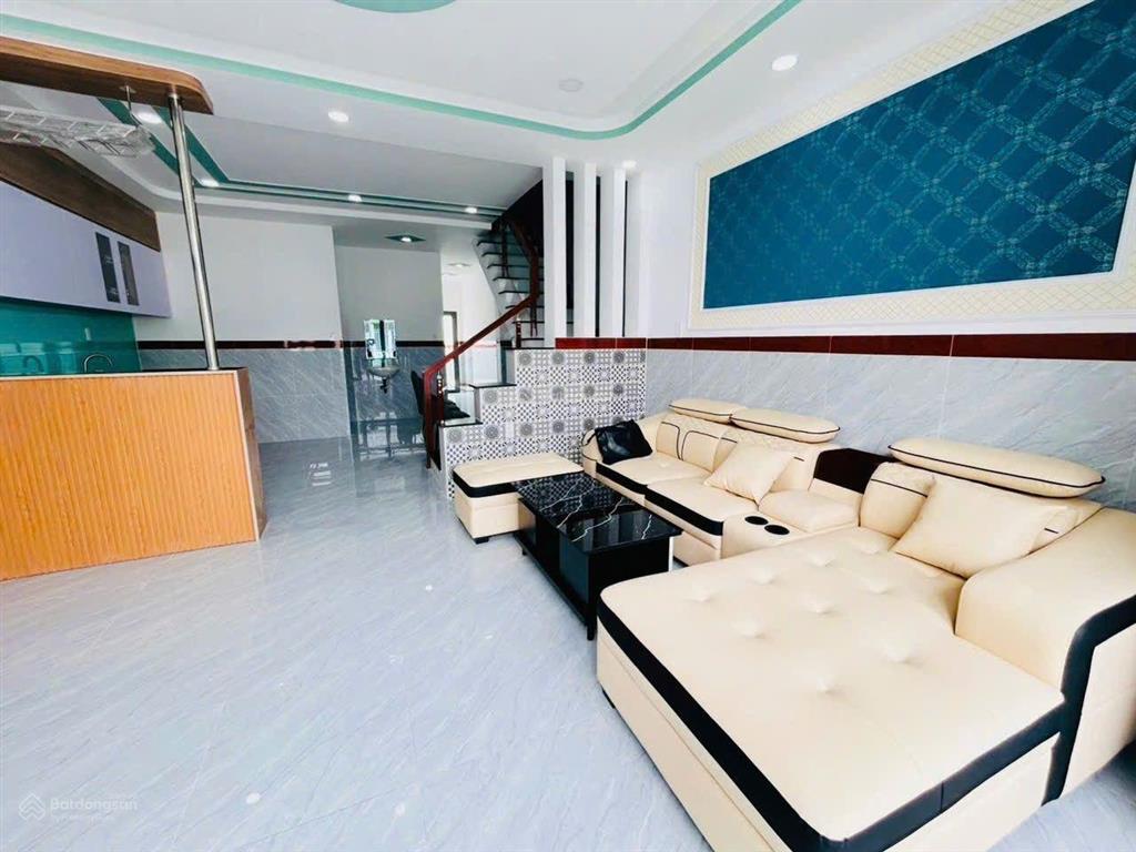 Nhà em cần bán gấp , ngộp lắm rồi anh chị ơi