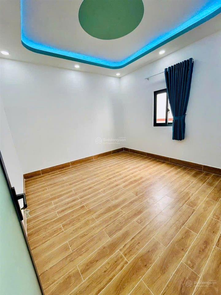 Nhà em cần bán gấp , ngộp lắm rồi anh chị ơi