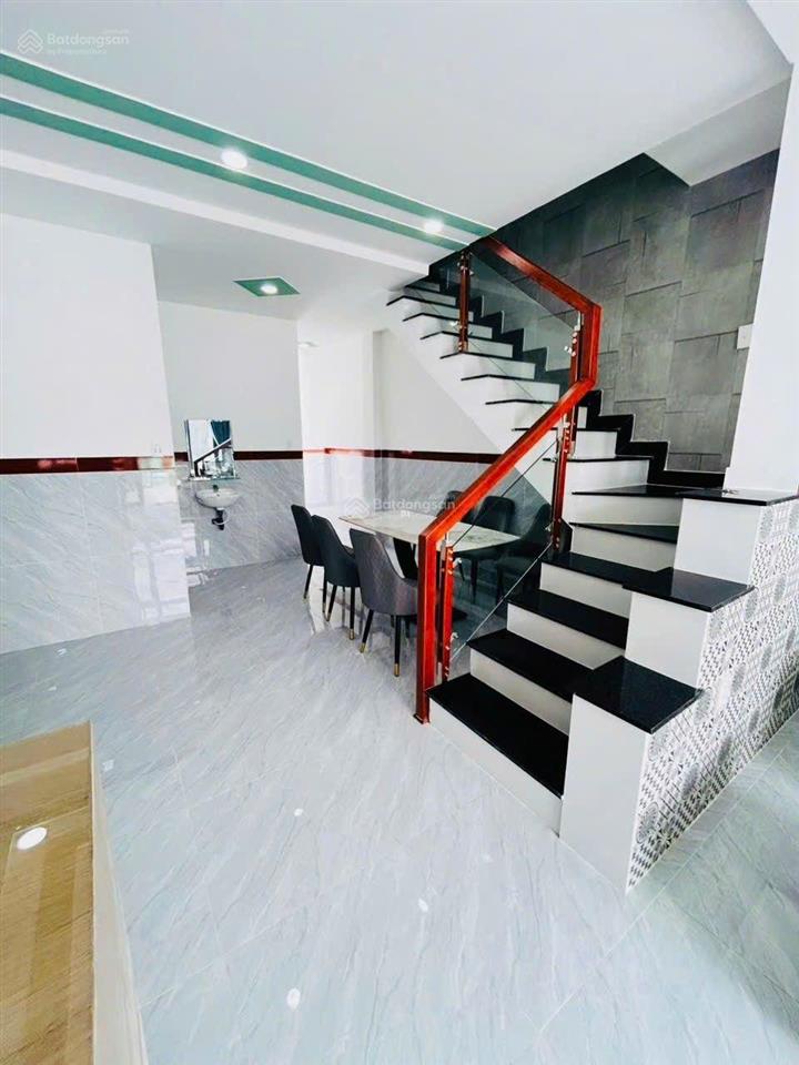 Nhà em cần bán gấp , ngộp lắm rồi anh chị ơi