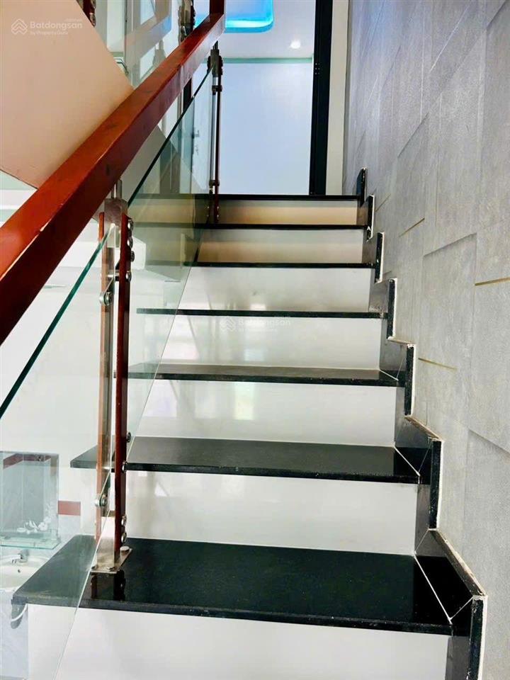 Nhà em cần bán gấp , ngộp lắm rồi anh chị ơi