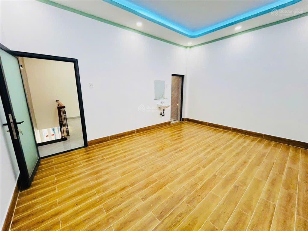 Nhà em cần bán gấp , ngộp lắm rồi anh chị ơi