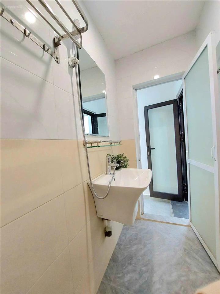 Chính chủ bán căn hộ tập thể sổ đỏ riêng quận hai bà trưng, 75m2, 3pn, nội thất cao cấp giá hơn 2tỷ