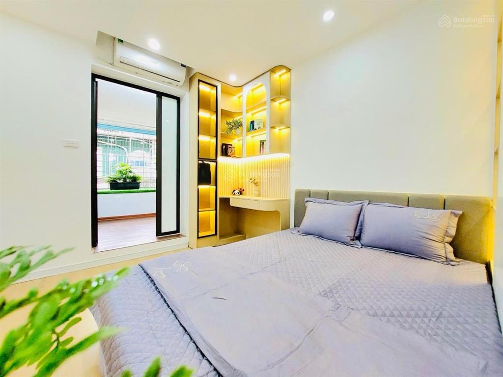 Chính chủ bán căn hộ tập thể sổ đỏ riêng quận hai bà trưng, 75m2, 3pn, nội thất cao cấp giá hơn 2tỷ