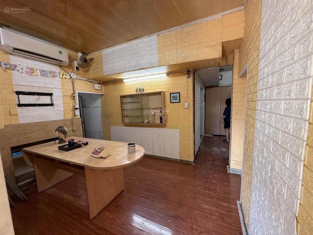 1 tỷ tròn! tập thể 80m2 3 ngủ phố lò đúc  ngõ ô tô