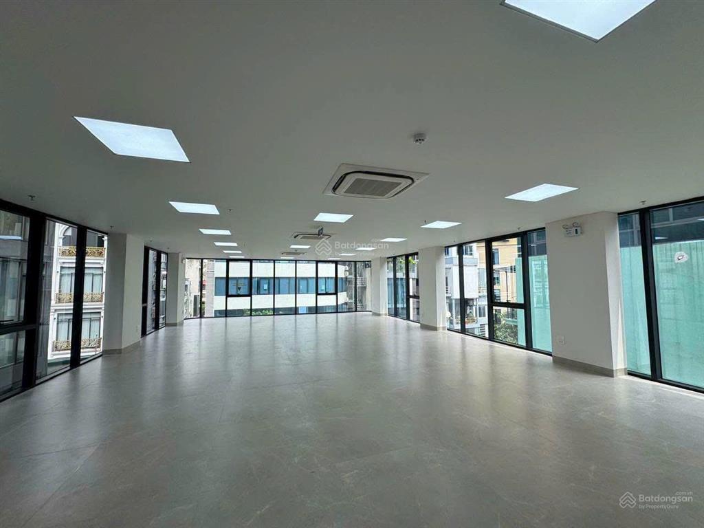 Bán tòa văn phòng 3 mặt tiền trung tâm thanh xuân 125 tỷ  9t thang máy