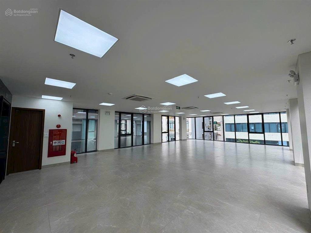 Bán tòa văn phòng 3 mặt tiền trung tâm thanh xuân 125 tỷ  9t thang máy