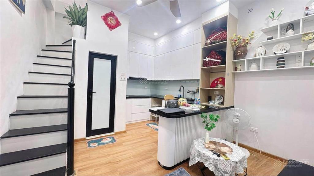 Bán nhà tôn đức thắng, 4 tỷ, 29 m2, 3pn, 3wc, ngõ rộng, sổ đỏ chính chủ