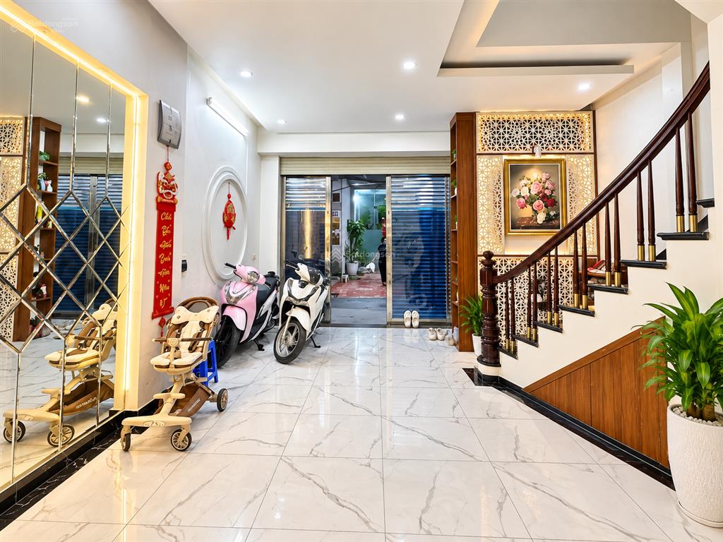Phân lô hoàng cầu, đống đa, gara ô tô, kinh doanh tốt, 54m2 mặt tiền 5m nhỉnh 16 tỷ
