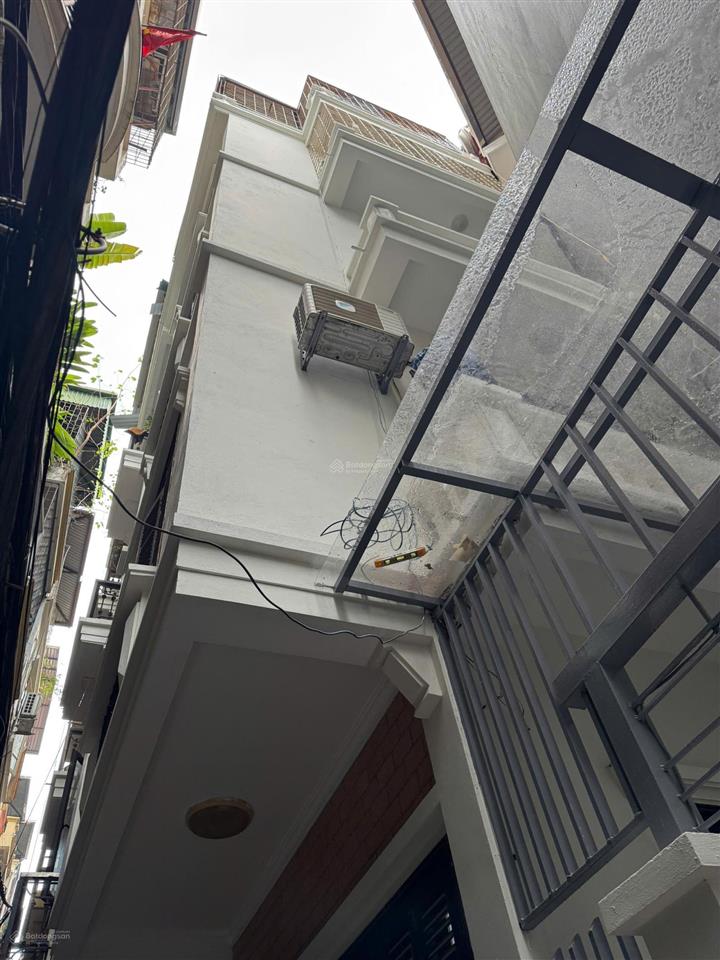 Thuê nhà 4,5 tầng, 32m2, ngõ rộng, mặt tiền 7m, phù hợp kinh doanh văn phòng