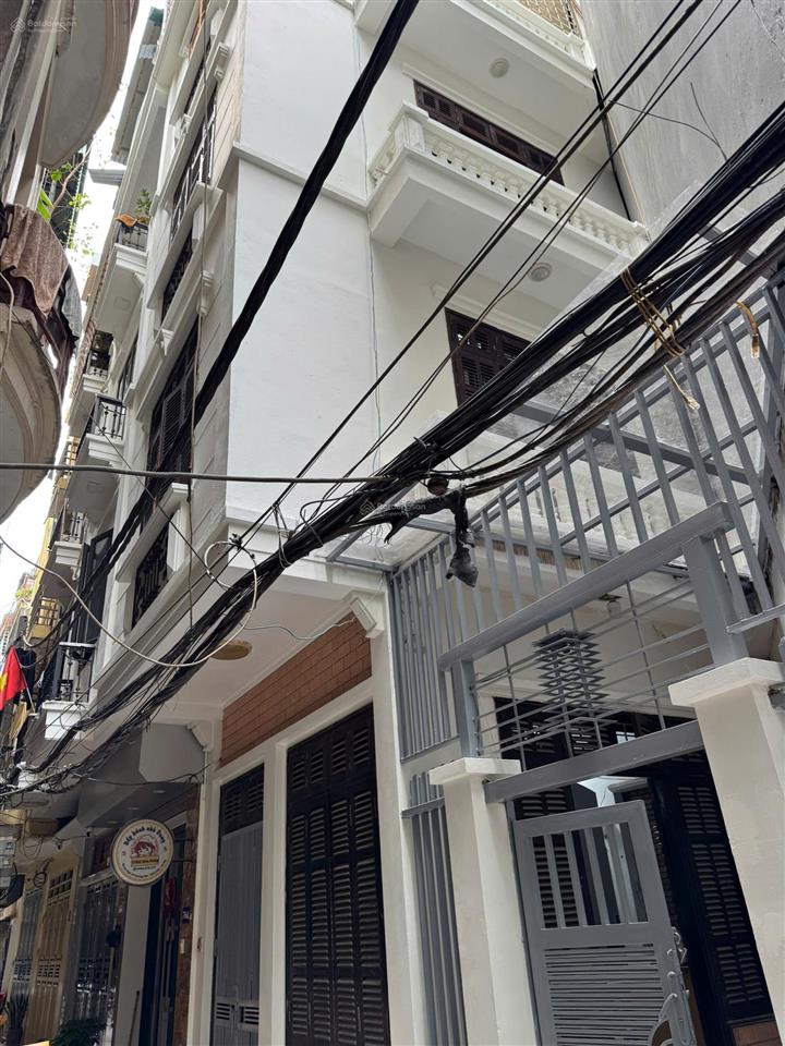 Thuê nhà 4,5 tầng, 32m2, ngõ rộng, mặt tiền 7m, phù hợp kinh doanh văn phòng