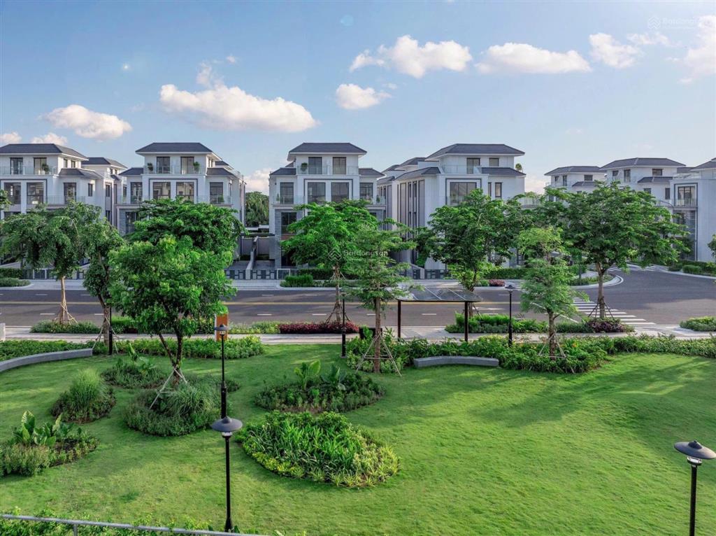 Biệt thự song lập 216m2(9x24) ,4 tầng,mặt tiền đường 25m, khu compound vip quận 2  gladia