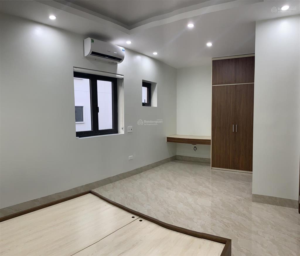 Cho thuê nhà mặt phố phù hợp làm văn phòng, kinh doanh hoặc ở
