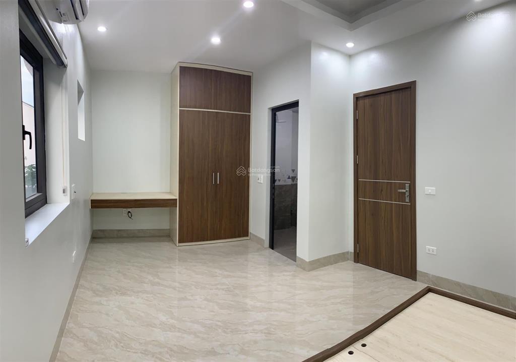 Cho thuê nhà mặt phố phù hợp làm văn phòng, kinh doanh hoặc ở