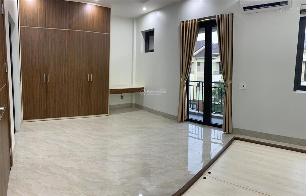 Cho thuê nhà mặt phố phù hợp làm văn phòng, kinh doanh hoặc ở