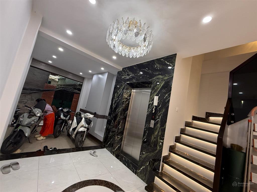 Nhà đẹp ở ngay  3 bước ra mặt phố  6 tầng thang máy