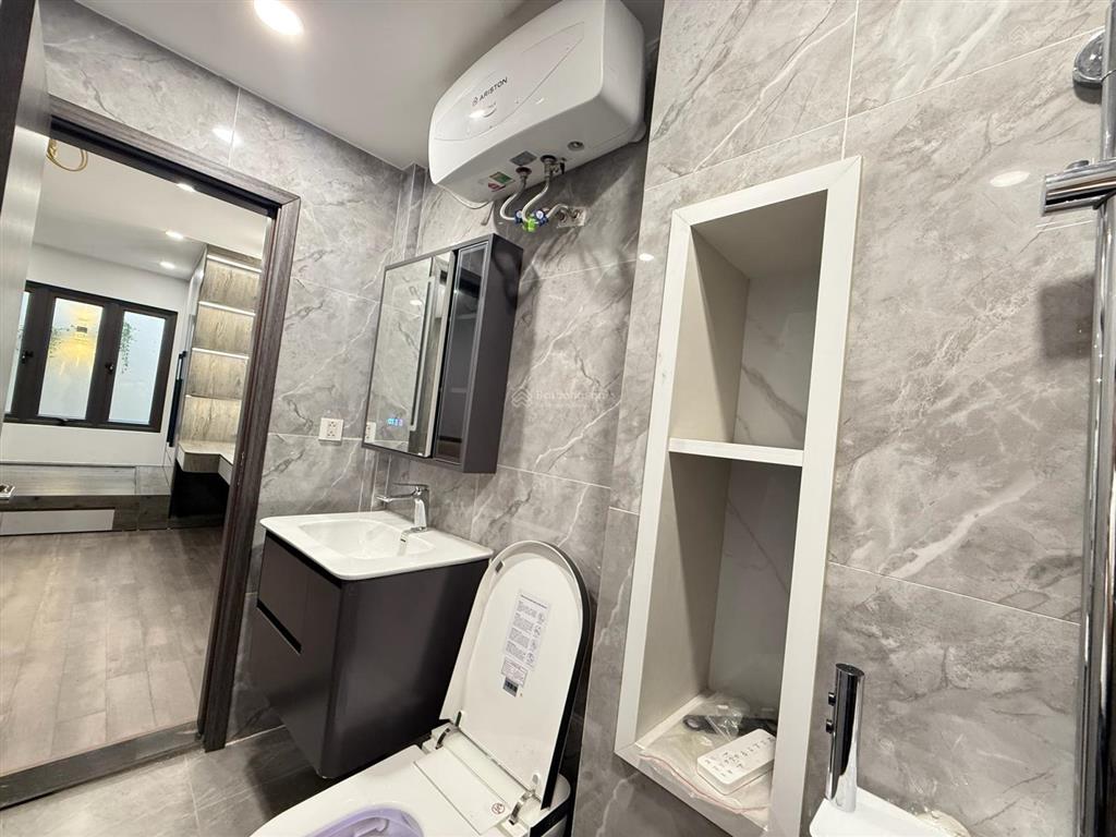 Nhà đẹp ở ngay  3 bước ra mặt phố  6 tầng thang máy