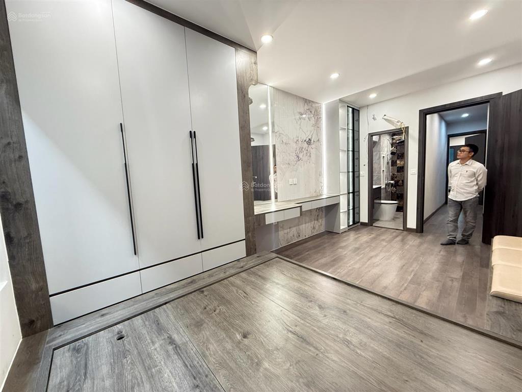 Nhà đẹp ở ngay  3 bước ra mặt phố  6 tầng thang máy