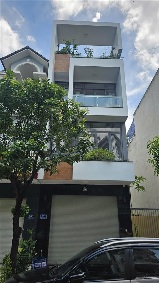 Cần bán nhà mặt tiền trong khu quảng trường xanh  green square (big c dĩ an)