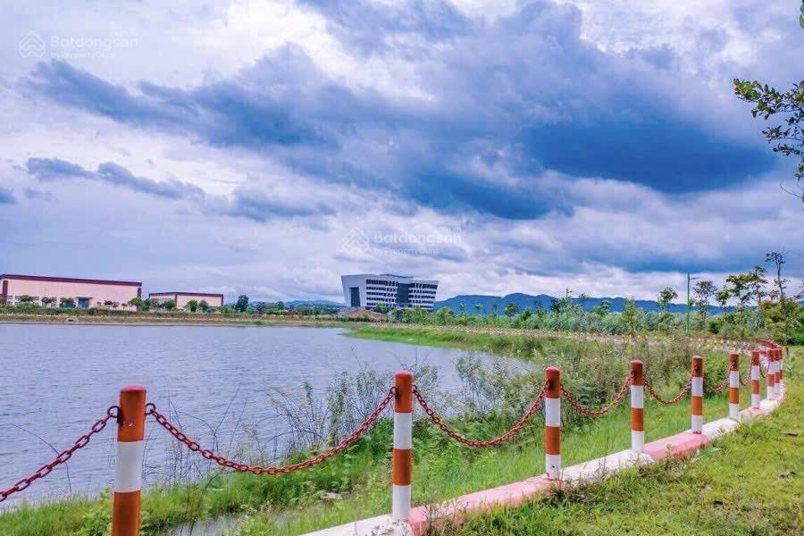 Gđ a trai cần tiền bán 101m đất bám hồ tại thôn 6 xã hòa lạc, đường ô tô tránh, hạ tầng đẹp, sẵn sổ