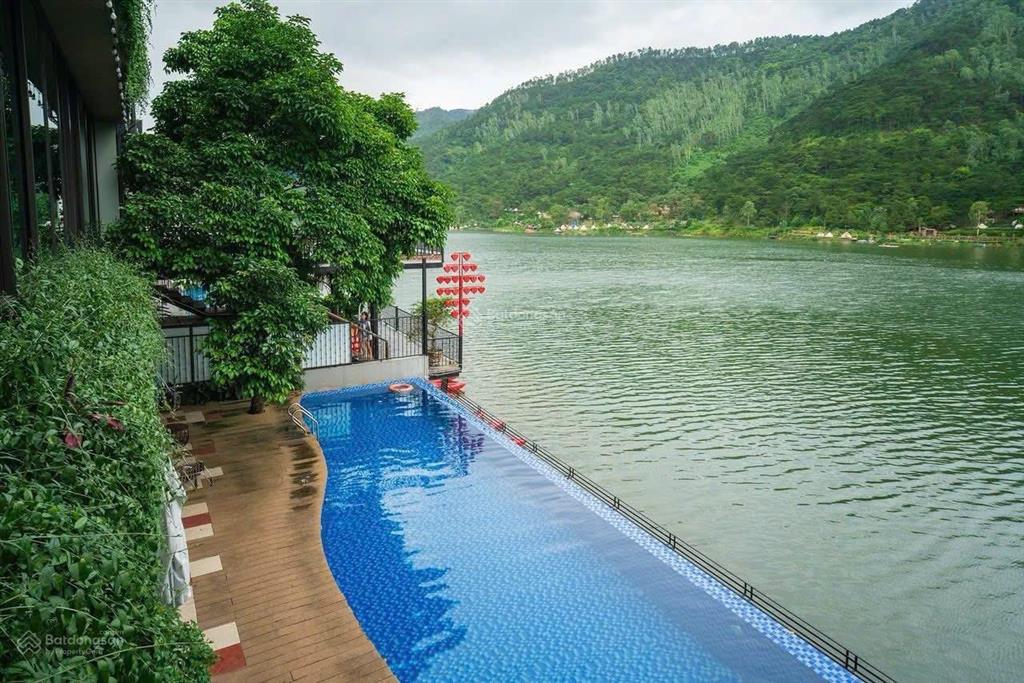 Gđ a trai cần tiền bán 101m đất bám hồ tại thôn 6 xã hòa lạc, đường ô tô tránh, hạ tầng đẹp, sẵn sổ