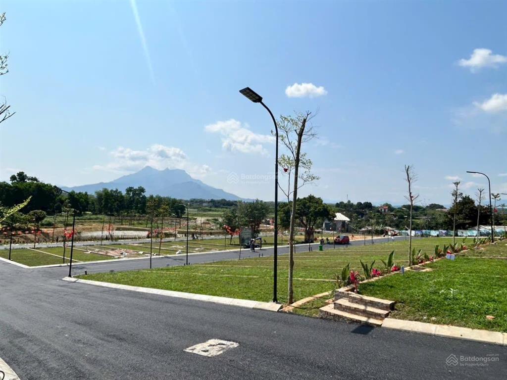 Gia đình cần bán 96m full thổ cư, sẵn sổ, quy hoạch đất ở vị trí đối diện học viện tài chính, fpt