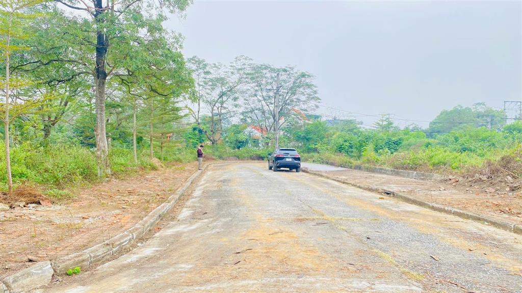Hàng chính chủ cần bán gấp 150m giá rẻ hơn 2 giá, vị trí trung tâm công nghệ cao láng hòa lạc
