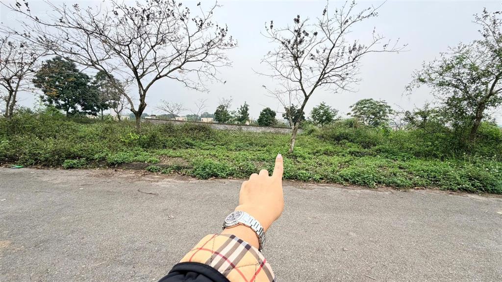 Con đi xklđ cần bán nhanh 97m mặt tiền 6,5m nằm ngay trên đường vành đai 1, kinh doanh được luôn