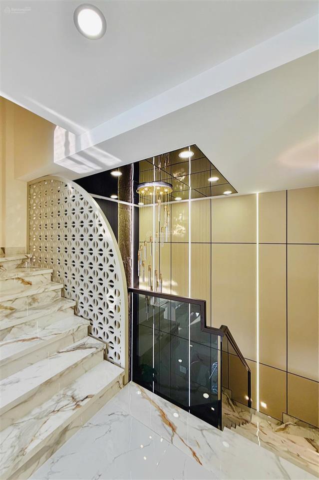 Oh lên sóng em siêu phẩm 5 tầng, hẻm xe hơi thông có phòng master vip