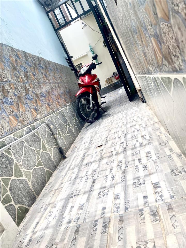 Nhà chính chủ bán tổng dt 64m2 gần chợ hạnh thông tây, giá bao rẻ 1,980 tỉ
