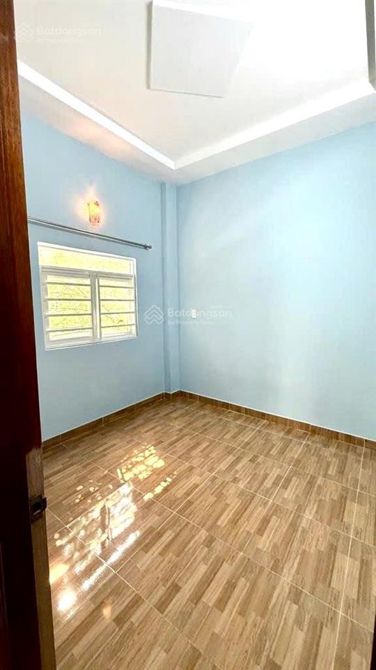Nhà chính chủ bán tổng dt 64m2 gần chợ hạnh thông tây, giá bao rẻ 1,980 tỉ