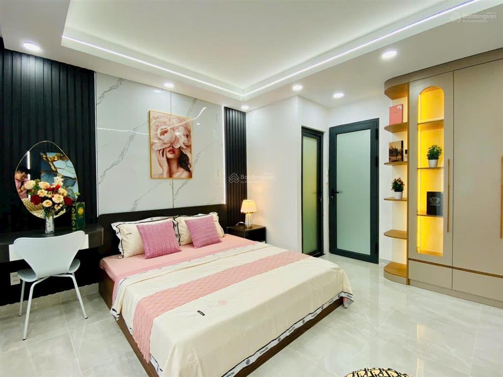Bán siêu phẩm nhà phố sang xịn có thang máy gần công viên, chợ, nhà thờ. xe hơi ngủ trong nhà.