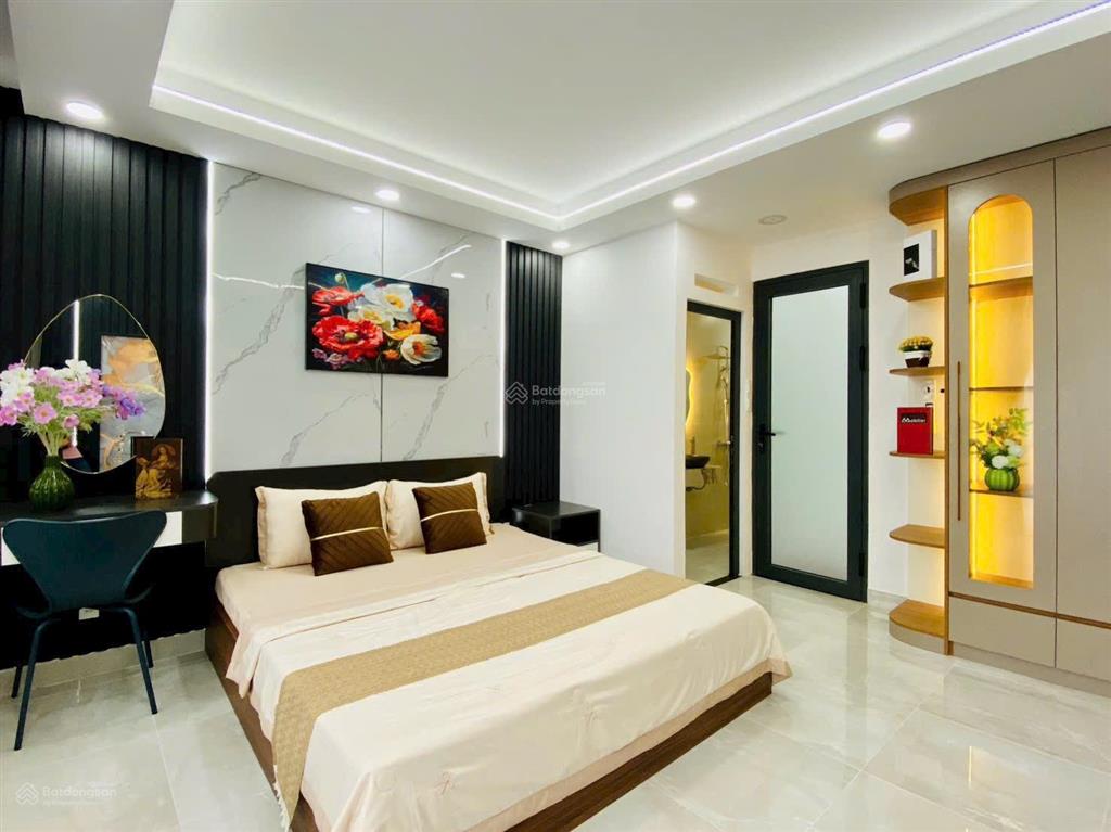 Bán siêu phẩm nhà phố sang xịn có thang máy gần công viên, chợ, nhà thờ. xe hơi ngủ trong nhà.