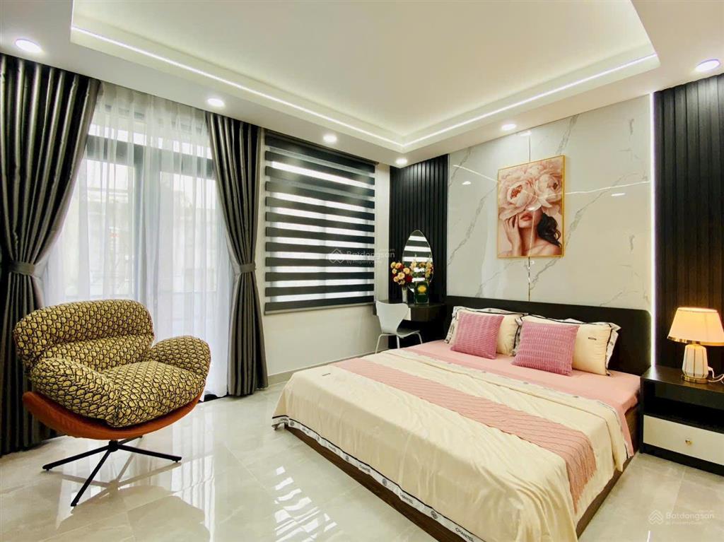 Bán siêu phẩm nhà phố sang xịn có thang máy gần công viên, chợ, nhà thờ. xe hơi ngủ trong nhà.