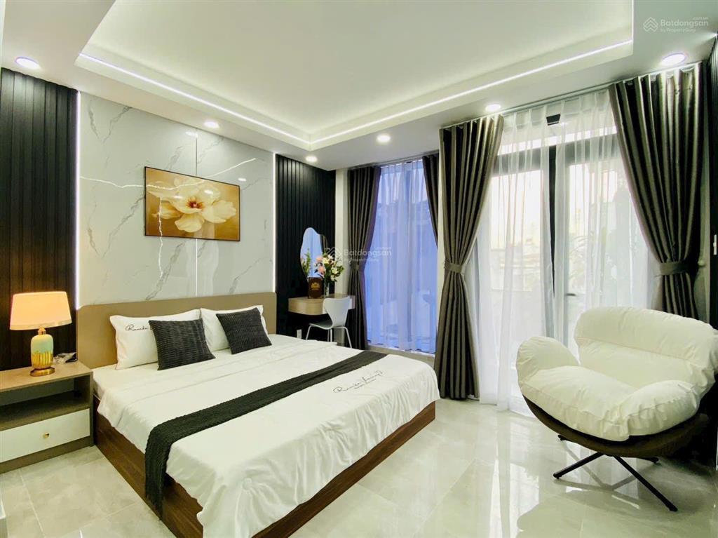 Bán siêu phẩm nhà phố sang xịn có thang máy gần công viên, chợ, nhà thờ. xe hơi ngủ trong nhà.