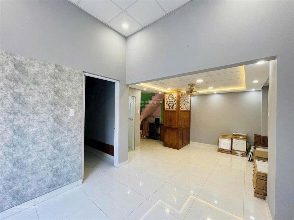 Hàng thơm chủ giảm 200 triệu nhà mặt tiền đường to 2 xe tải né nhau.vừa ở vừa kinh doanh quá ngon.