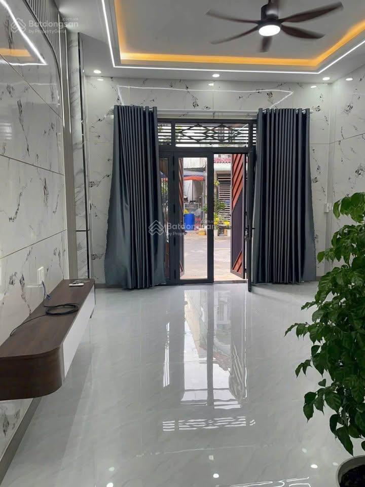 Nhà 1 trệt 1 lầu gần bv hoàn mỹ, trường học các cấp, tiện ích đầy đủ chỉ 2ty490