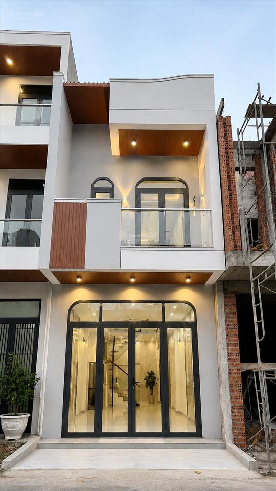 Nhà 1 trệt 1 lầu gần bv hoàn mỹ, trường học các cấp, tiện ích đầy đủ chỉ 2ty490