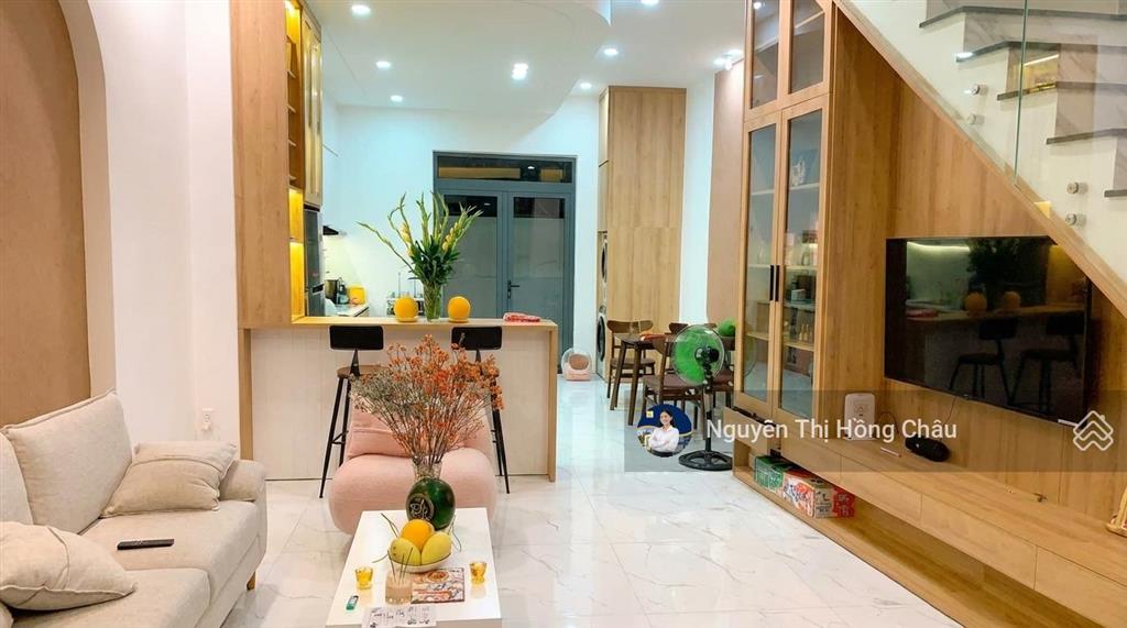 Trường chinh 94m2 btct, ngang 6m, sân rộng để oto, hxh, nhà đẹp sân vườn ngay chợ lạc quang
