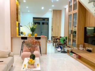 Trường chinh 94m2 btct, ngang 6m, sân rộng để oto, hxh, nhà đẹp sân vườn ngay chợ lạc quang