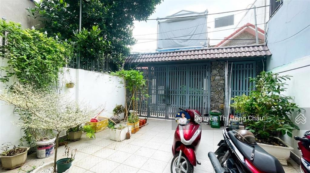 Trường chinh 94m2 btct, ngang 6m, sân rộng để oto, hxh, nhà đẹp sân vườn ngay chợ lạc quang