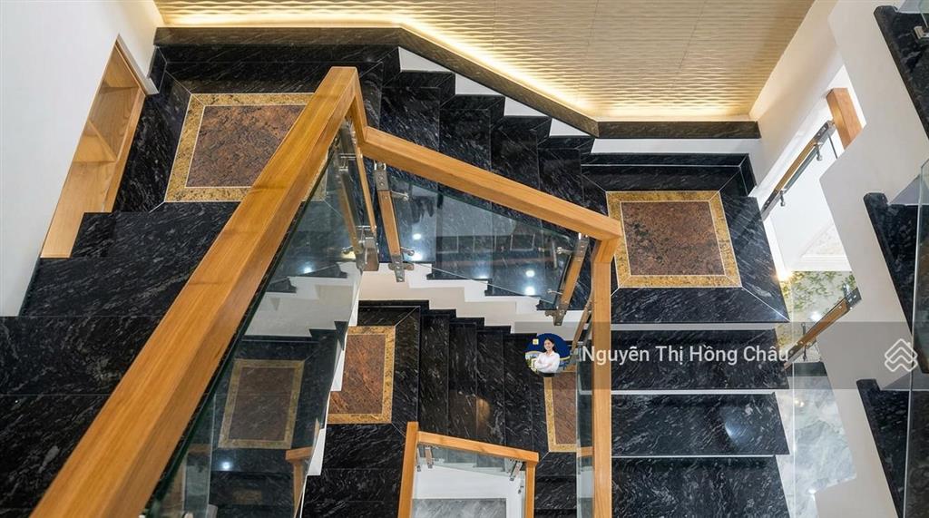 Oto vào nhà, trần thị năm 5 tầng btct, 5pn, tặng nội thất, hẻm xe hơi thông khu nhà giàu