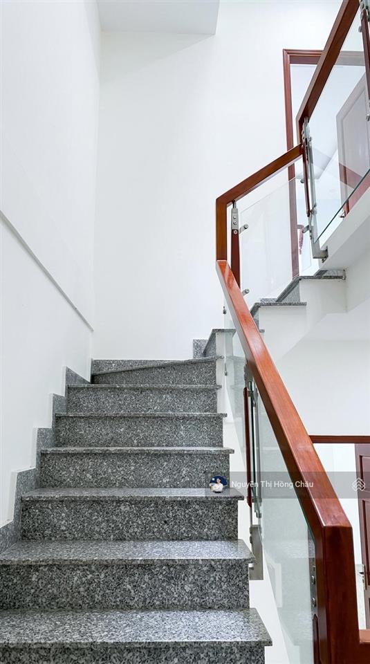 Khu vip huỳnh thị hai 4 tầng btct, 4pn, hẻm 6m, dân trí cao, xe hơi ngủ nhà