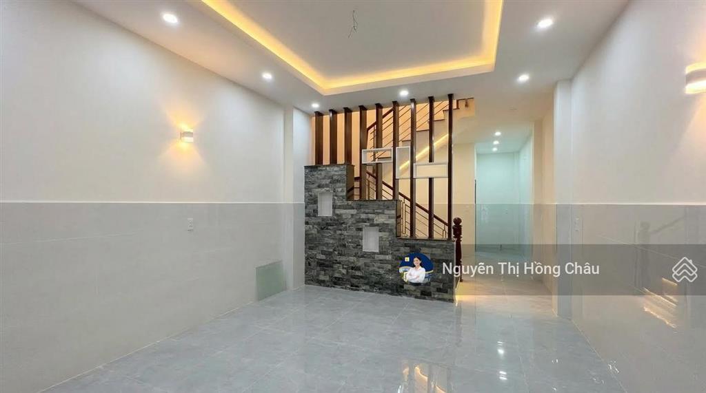 Bán nhà đông bắc 54m2, 2 tầng, 2pn, nhỉnh 4 tỷ, 1 trục 20m ra mặt tiền, hẻm 5m đẹp, shr