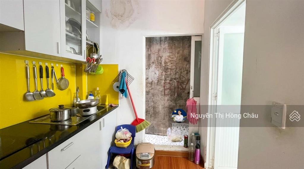 Bán nhà trường chinh 4.2x10m, 2pn, 2 tầng, hẻm 6m, nhỉnh 3 tỷ, shr, không có căn thứ 2