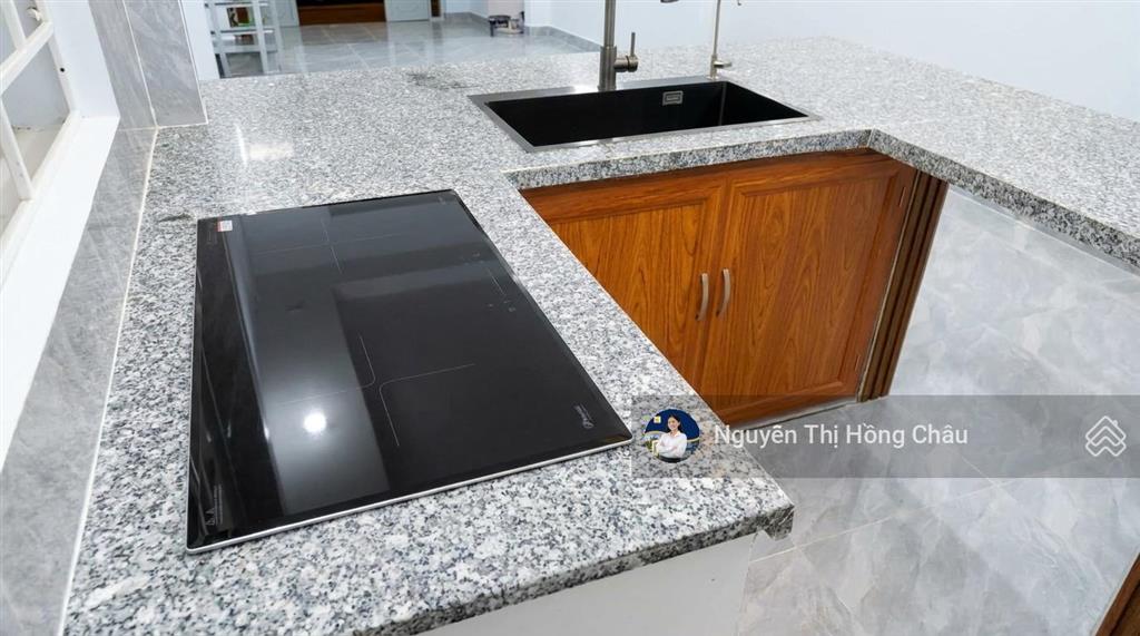 Bán nhà lô góc gần trường chinh 2 tầng, 77m2, 2pn, hẻm 5m, nhỉnh 3 tỷ, gần chợ lạc quang